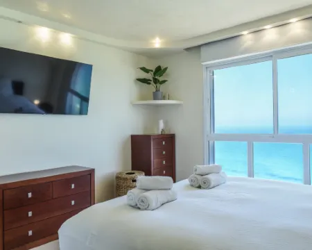 Netanya Panoramic Sea-View 4BR Apt Hotels in Scharonebene