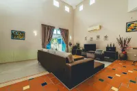 Batu Pahat Santalia Pool Villa 4BR 12pax Hotel di Yong Peng