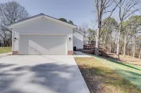'The Hamilton Heber Springs' Home w/ Hot Tub! - 3-Star