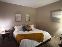 Sleeps 8 in Downtown Sandusky Minutes from Cedar Point &Sports Force