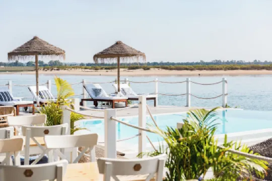 บอร์ดอย แกรนด์ เฮาส์ อัลการ์ฟ โรงแรมใน