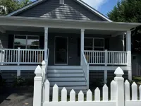 Charming 3-bedroom house with WiFi, AC in delightful Colonial Beach Hotels in Colonial Beach