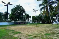 Beach House Wood w/private pool, WiFi, BBQ, kayaks, full A/C. Hotels in Cabo Rojo