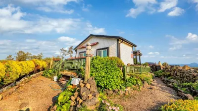 Jeju Kkot Hyang gi Badasori Pension Hoteles cerca de Jardín Spirited
