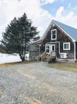 Private & Peaceful Lakehouse w/ Hot tub + King bed