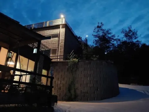 Ganghwado Teumbaguni Friend's Pension 鄰近江華花紋席文化館的酒店