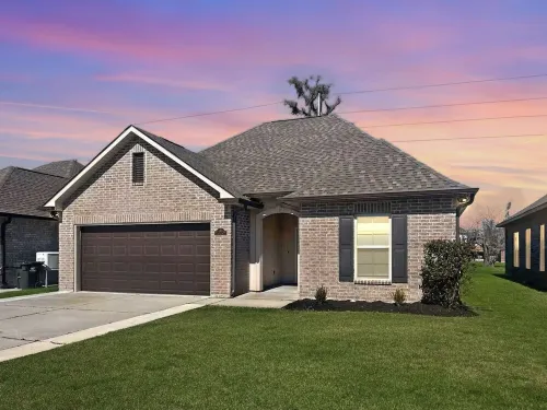 Houma Way from Home with Arcade & EV Charger