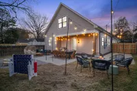 Family house in a great location! King beds and great decor! Hotels near Memphis International Airport