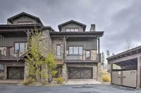 Luxurious Fraser Townhome w/ Private Hot Tub! - Homestays