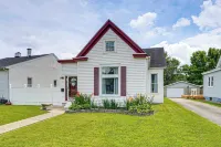 Dog-Friendly Home with Yard, 6 Mi to Louisville! Hotels in New Albany