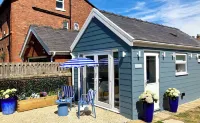 The Wee Blue House LythamTiny house with lovely garden in Lytham St Annes