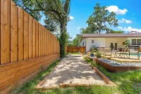 Backyard Oasis w/ pool & hot tub