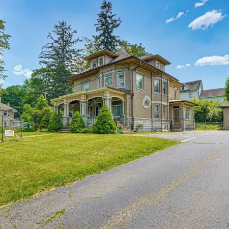 Victorian Home 2 Mi to Seneca Allegany Casino!
