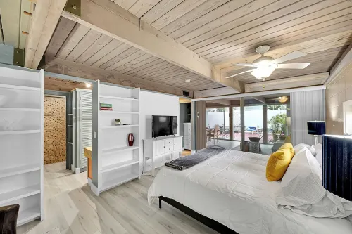 Mid Century Boho Chic Beach Bungalow Only 3 Blocks to Gorgeous Beach!!