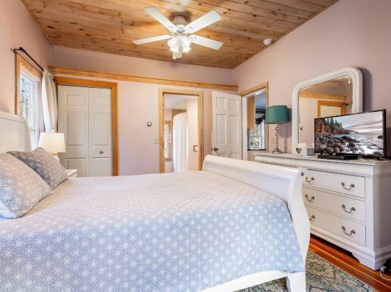 Ogunquit Village 4BR Walk to Beach, Dining & Town Center