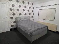 Spacious 3 Bed 2 Baths Free WiFi Central Location