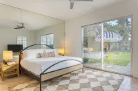 Pool Hot Tub Yard Games Chic Midcentury Design Painted Sand by AvantStay Hotels in Bermuda Dunes