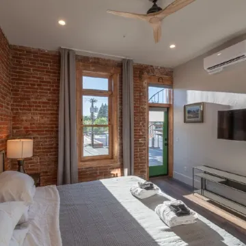 Historic Main Street Loft- 2nd Floor