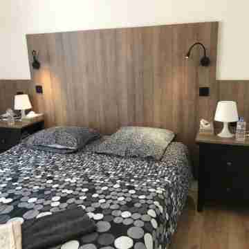 Sumptuous Beau-Rivage apartment with lake view and private beach Rooms