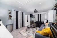 Melrose Exec Studio Queen + Bunk - Pet-Friendly