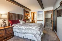 Slopeside Retreat at Mammoth Mountain, Ski-in\Ski-out at Canyon Lodge