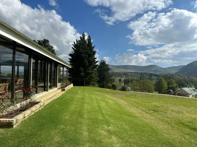 Spacious 5-bedroom villa in delightful Clarens with AC, WiFi Hotel in zona parco nazionale di Golden Gate Highlands