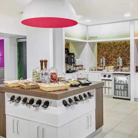 Hampton by Hilton Bristol City Centre Отели рядом с достопримечательностью «Редклиф»