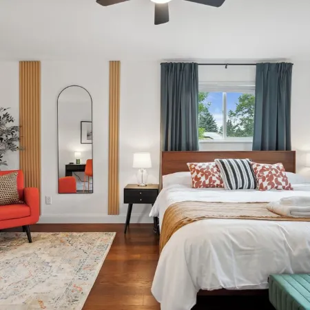 Family Home: Sleeps 12, Firepit, Games & Movie Room!