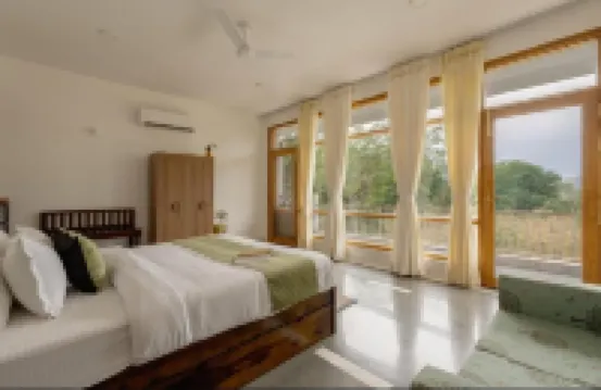Two-bedroom boutique homestay with a serene view of Lake Lakhawali and Aravalis.