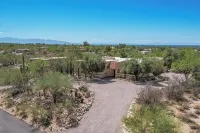 3-Bed, 3-Bath Tucson Home: Spacious, Sunny, Outdoor Living in Catalina Foothills