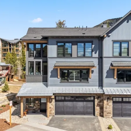 Luxurious 2025 build 4-bdrm townhome in Keystone - Closest to lifts w/ hot tub
