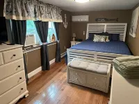 Niantic Beach House! Sleeps 8, walk to Crescent Beach