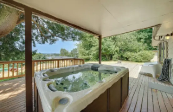 1/2 Mi to Yarrow Bay: Family Home in Kirkland