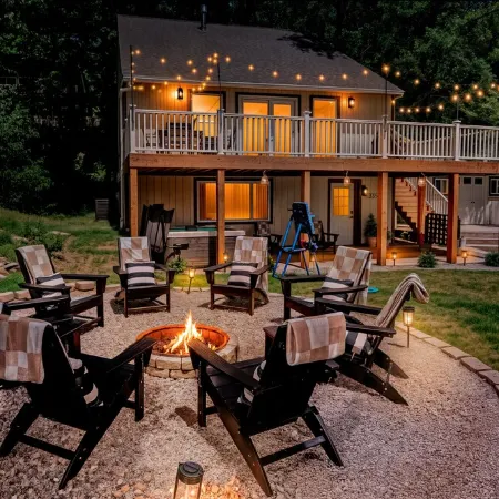 Spring Sales! Family Fun! 4 Private Bedrooms, Hot Tub, Game Room