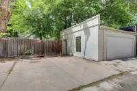 Walkable Apt w/ Off-street Parking in Cheesman!