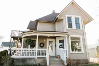 Maison 704; A Downtown Charlevoix Vintage Charmer