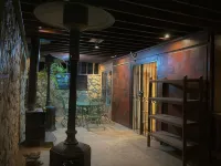 Big cozy house in gated community behind the American Consulate, 10-minute WALK.