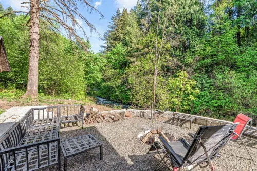 Rocky River is a Spacious 5-bedroom house in wonderful Longview with WiFi, AC