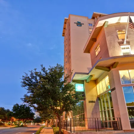 Homewood Suites by Hilton Houston Near the Galleria Отели рядом с достопримечательностью «Водяная стена»