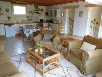 La petite saunière Hotels in Champeaux