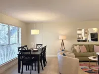 Perfectly located, newly renovated, charming 3 bedroom condo - 1 mi from campus