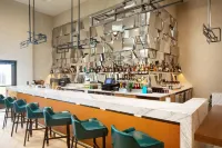 Canopy by Hilton Charlotte SouthPark - bar