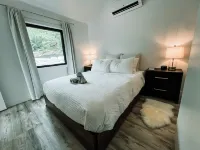 Nalu Retreat Lakeside Hotels in East Lawrencetown