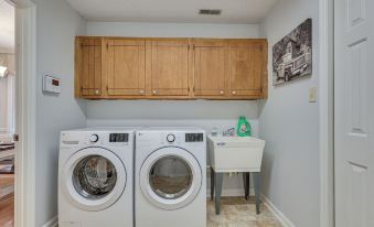 Lovely Decatur Home w/ Yard ~ 6 Mi to Town!