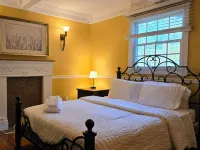 Spacious 5-Bed with Pool, Firepit, and BBQ - 20-min to Saratoga and Lake George Hotels in Moreau