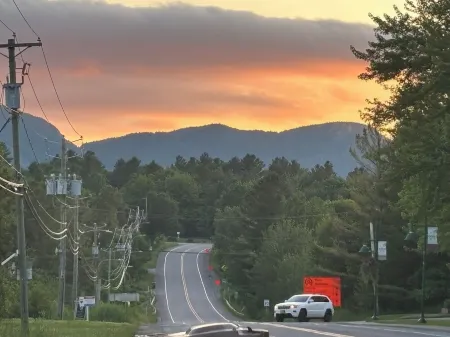COZy- Nid Champêtre in Magog Отели в г. Мейгог