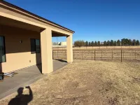 Charming Queen Creeks R6 Ranch 4-bedroom house with WiFi and AC.