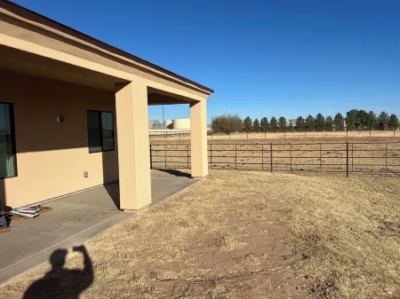 Charming Queen Creeks R6 Ranch 4-bedroom house with WiFi and AC.