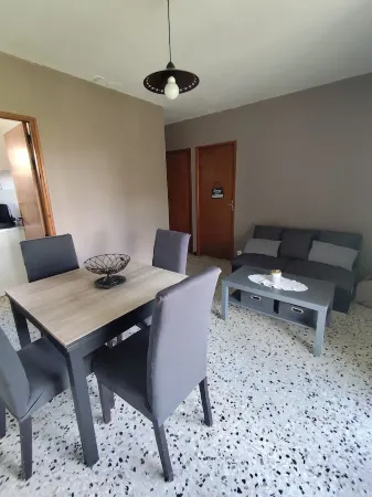 Quiet apartment at the foot of the Luberon Отели в г. Мерендоль