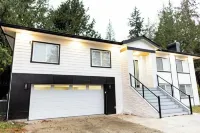 Cozy Modern Home. Stylish, Bright, and Inviting Hotels near Ferris Wheel